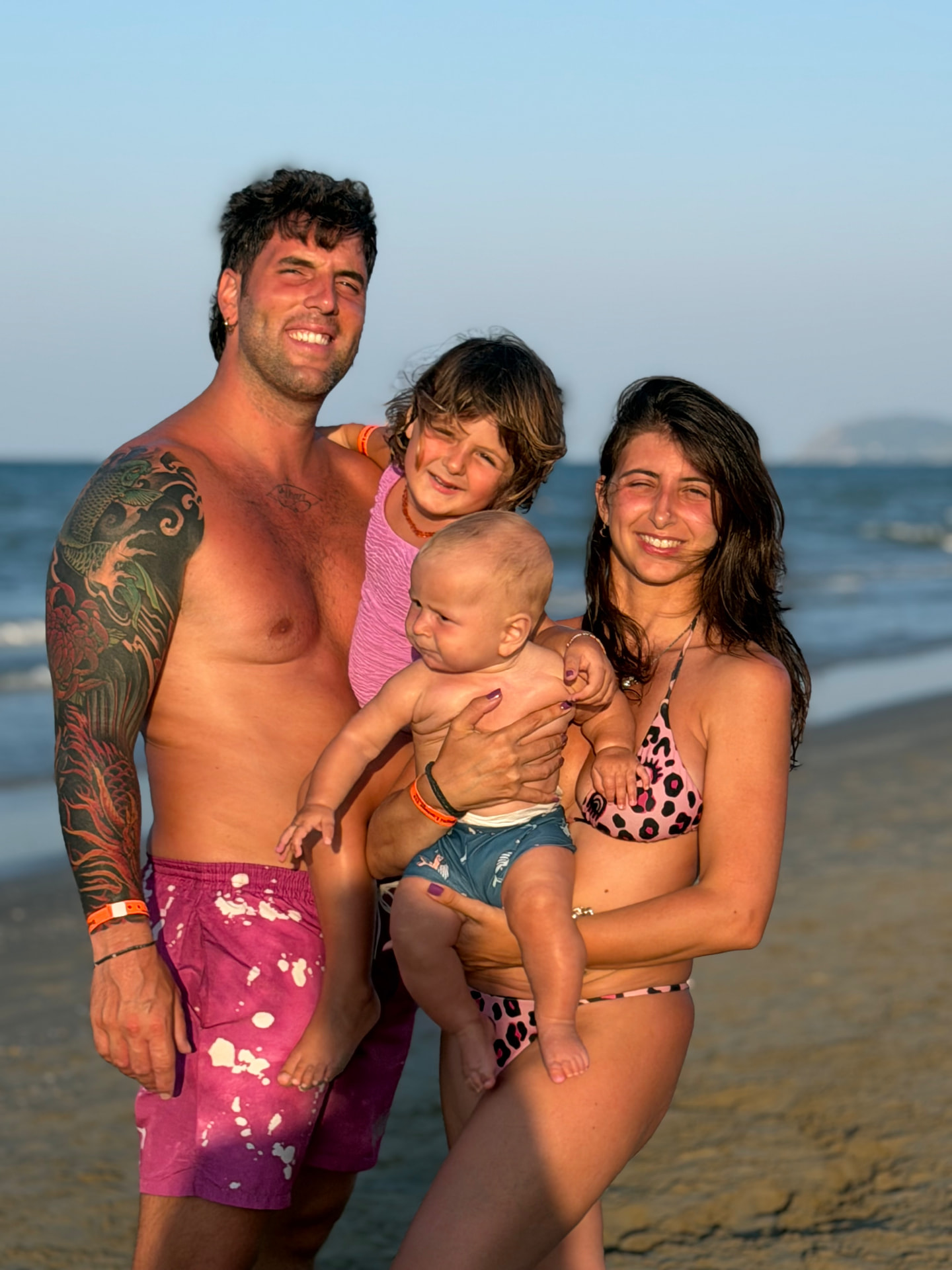 Ethan con la sua famiglia