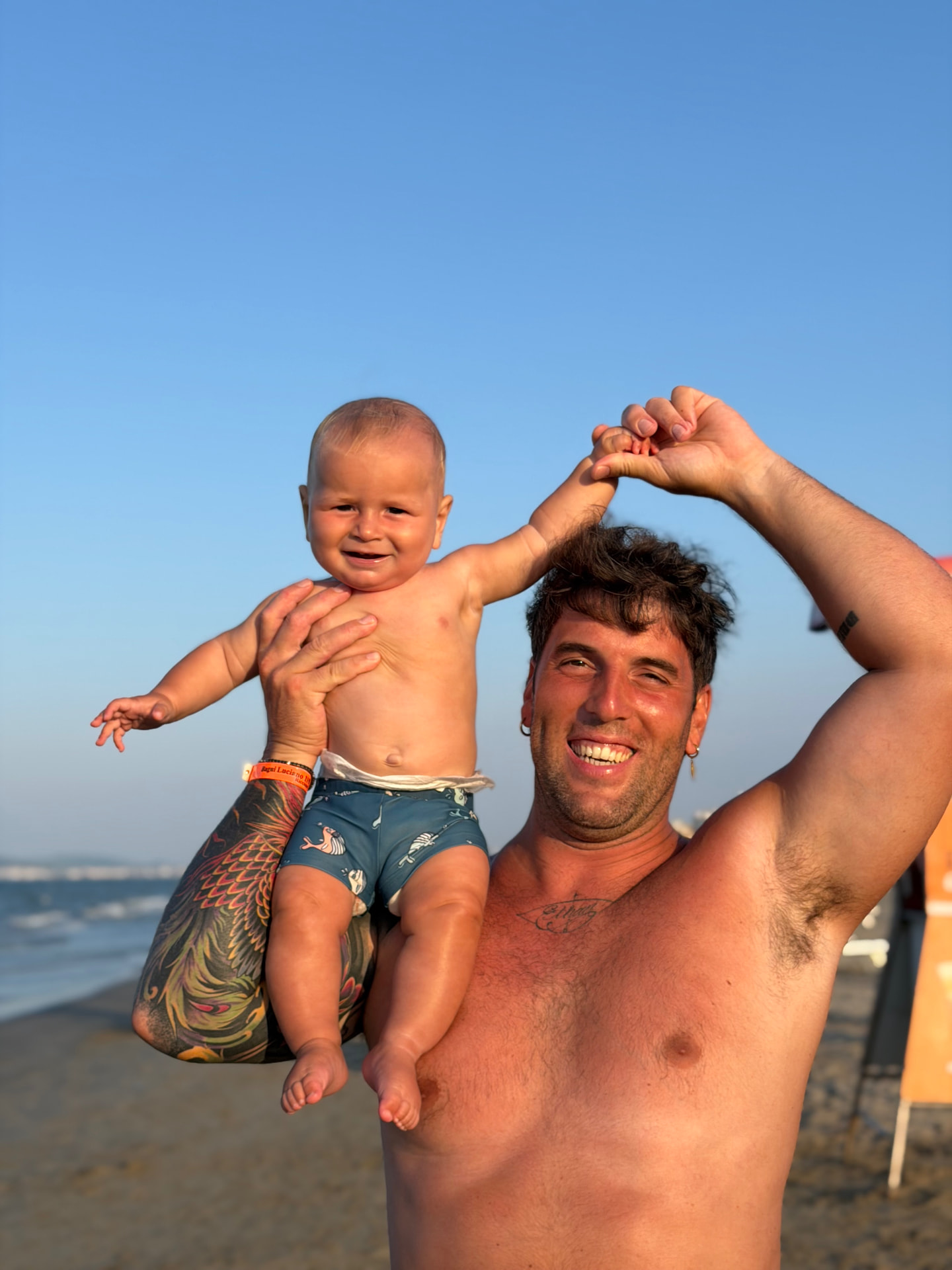Ethan con la sua famiglia