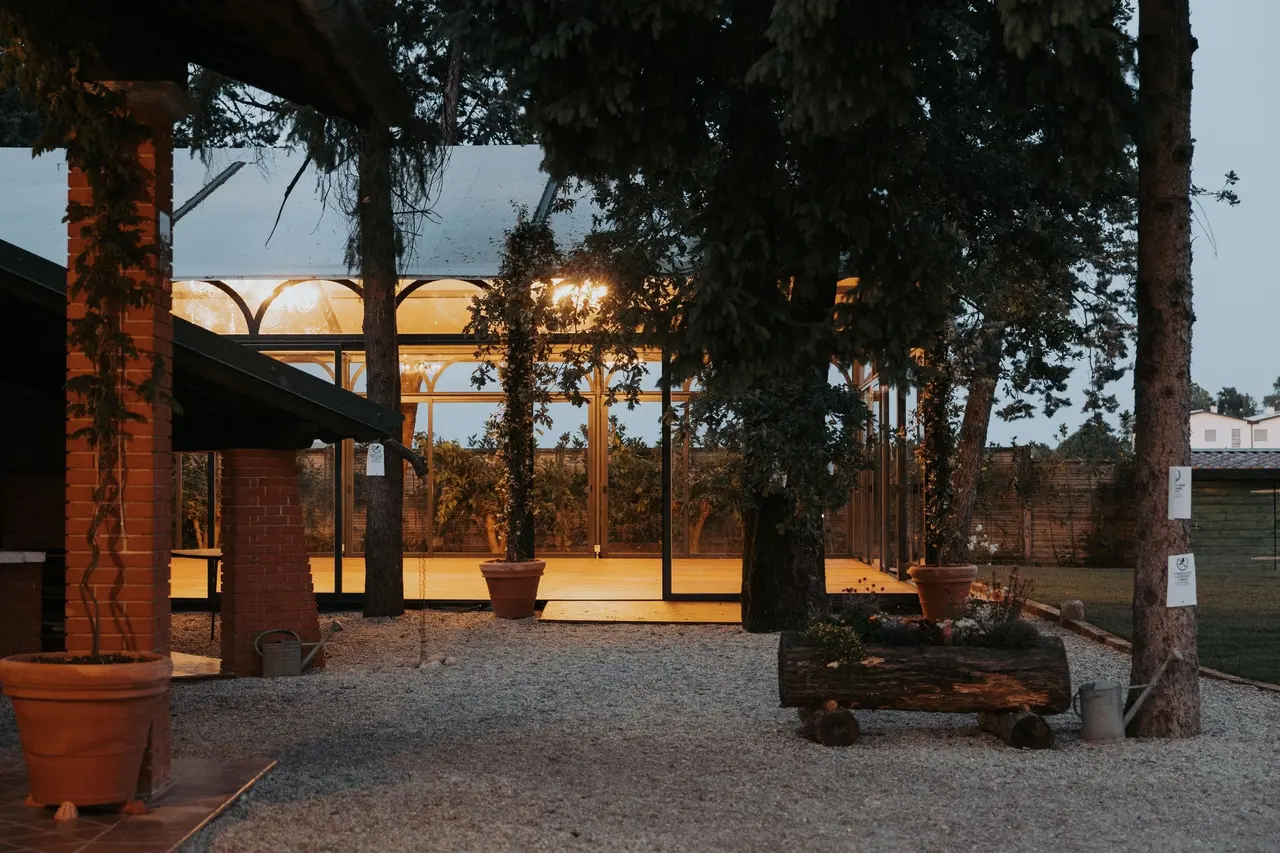 Esterno della villa al tramonto