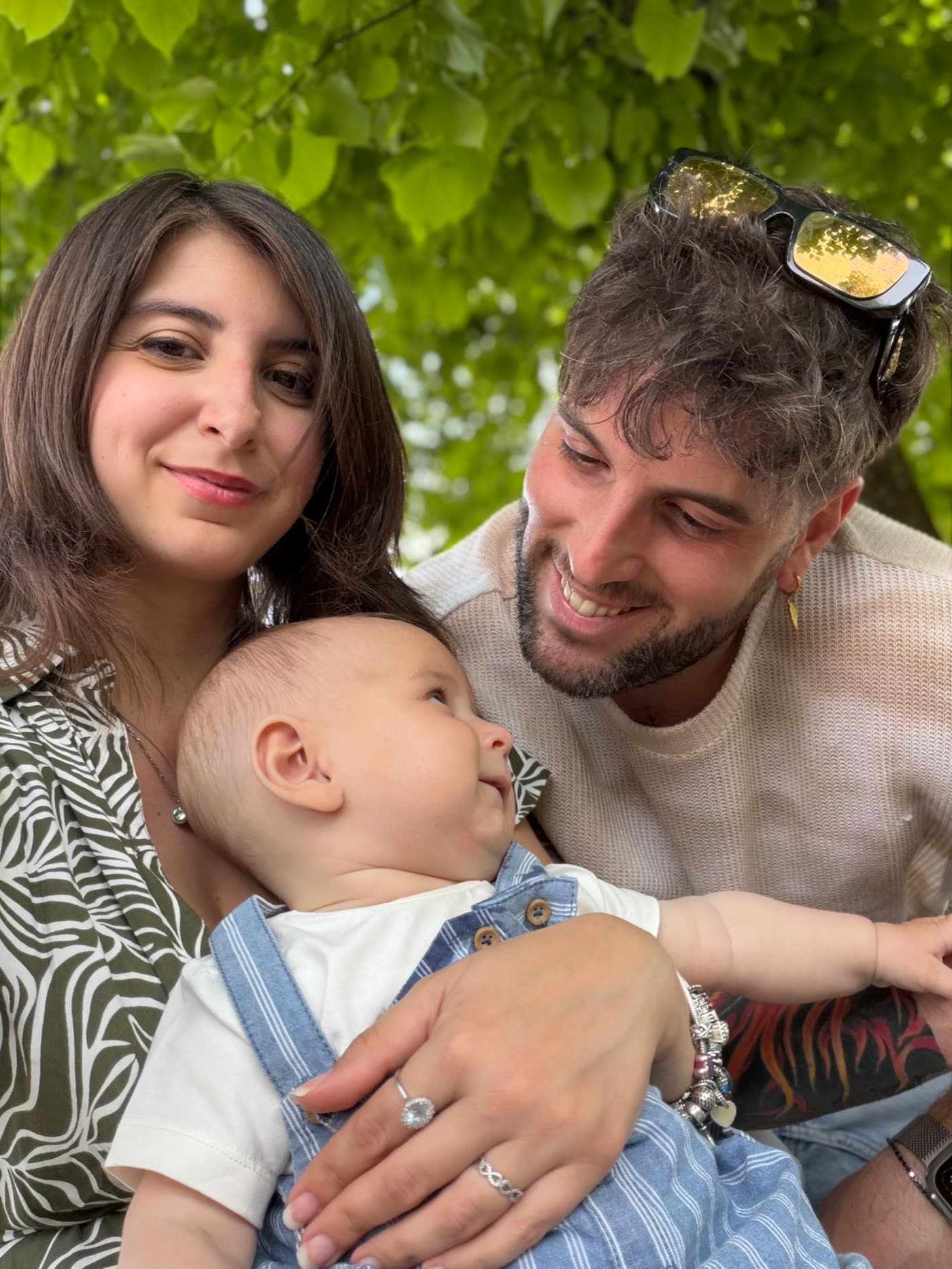 Ethan con la sua famiglia